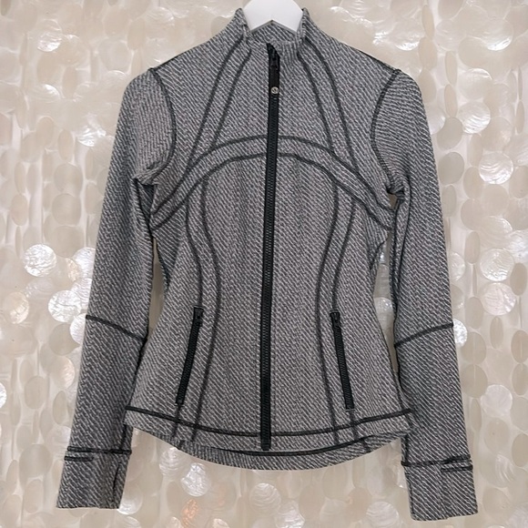 LULULEMON Define Hip-Length Jacket Women’s size 6 🩶🖤 Gray White Black - Picture 2 of 14